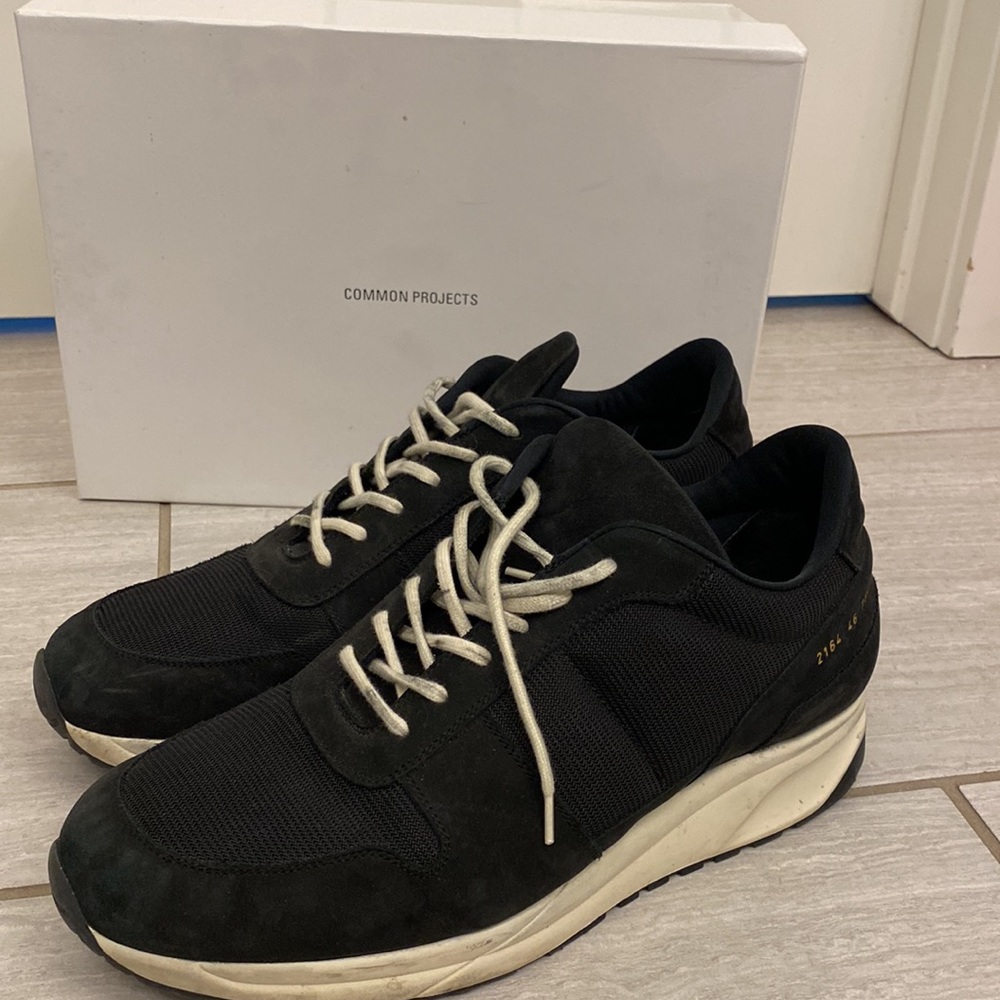 COMMON PROJECT NAVY TENNIS SHOES